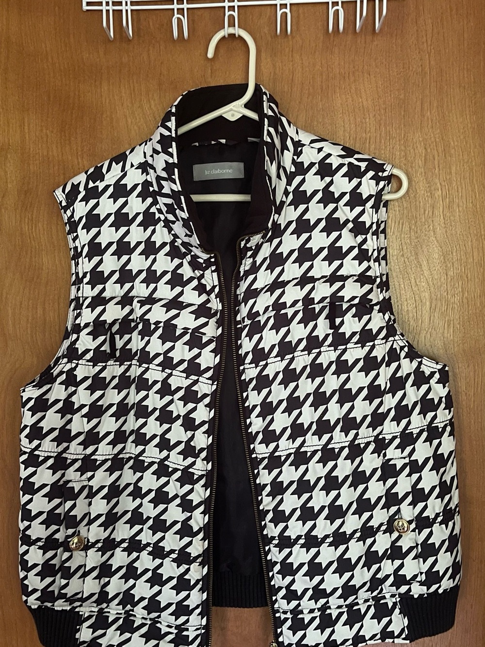 Liz Claiborne Black & White Houndstooth Quilted Vest